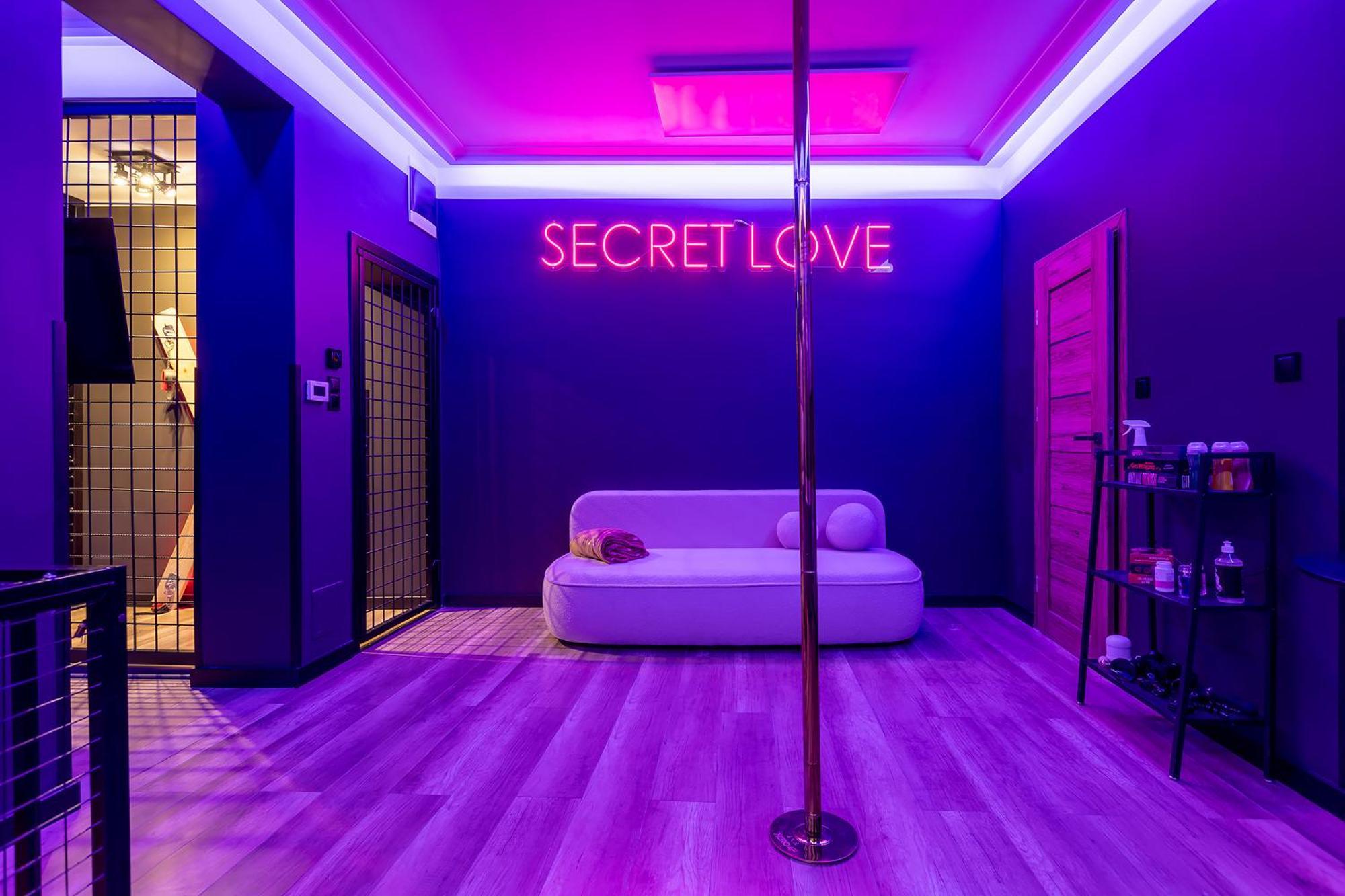 Apartment Secret Bdsm & *