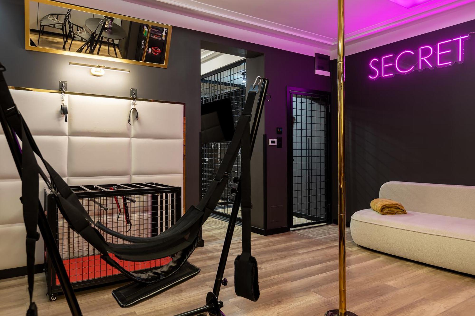 Apartment Secret Bdsm & *